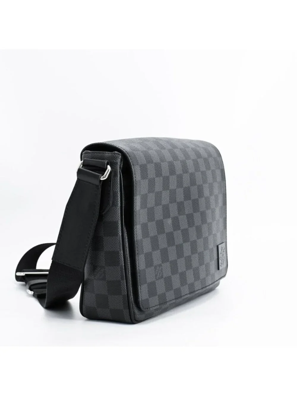 Louis Vuitton Shoulder Bag District